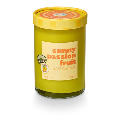 The Illume Candles Sunny Passionfruit Farmers Market Glass Candle boasts a tropical warmth with its yellow cylindrical wax in a jar with lid. The 11.6 oz, 328 g plant-based candle, made in the USA, offers a delightful burn time of 60 hours and features scents of passion fruit and guava.